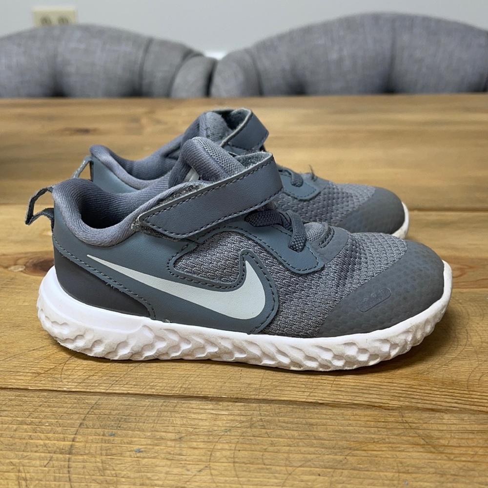 Nike Revolution Toddler Sneakers
